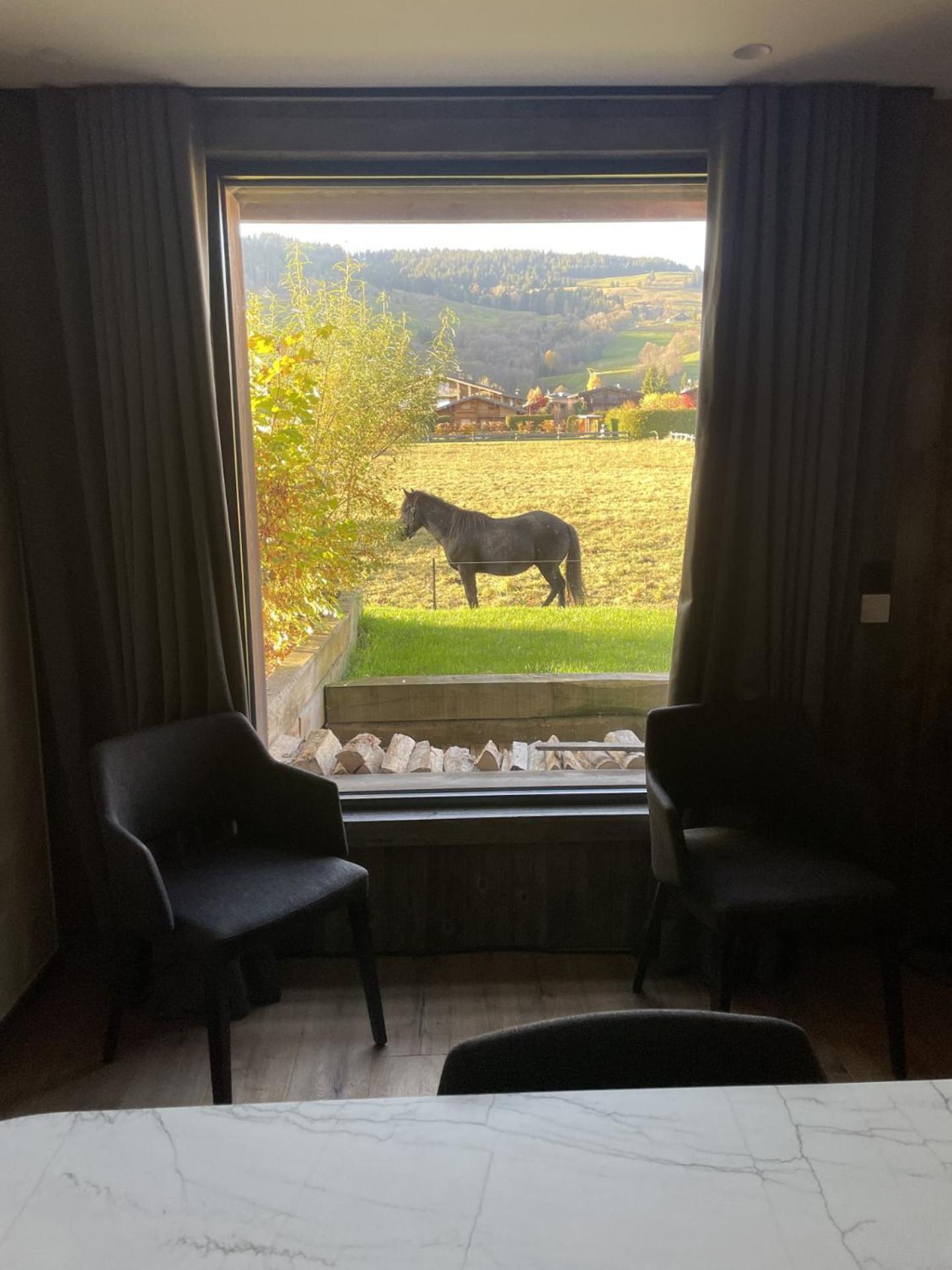 Esquinade 4 Bedrooms Apartment *